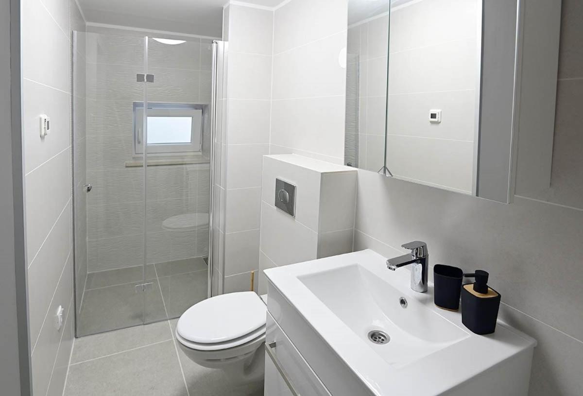 Apartment D & Studio L Dobrinj المظهر الخارجي الصورة