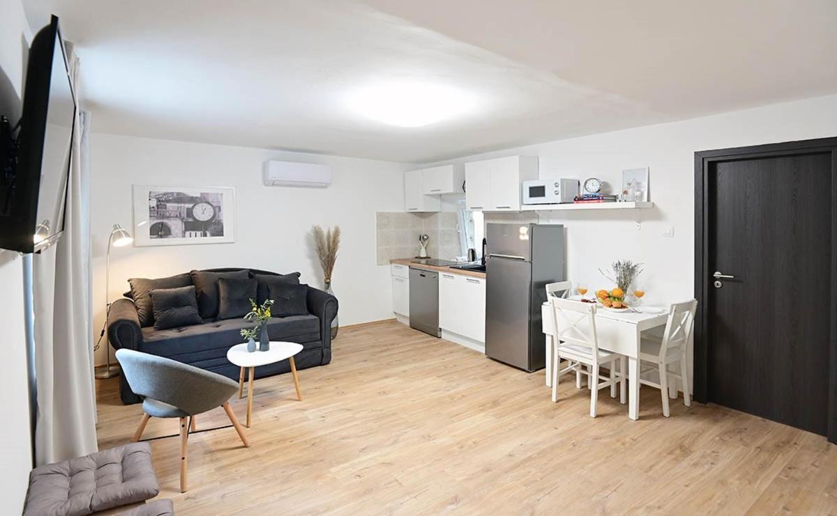 Apartment D & Studio L Dobrinj المظهر الخارجي الصورة