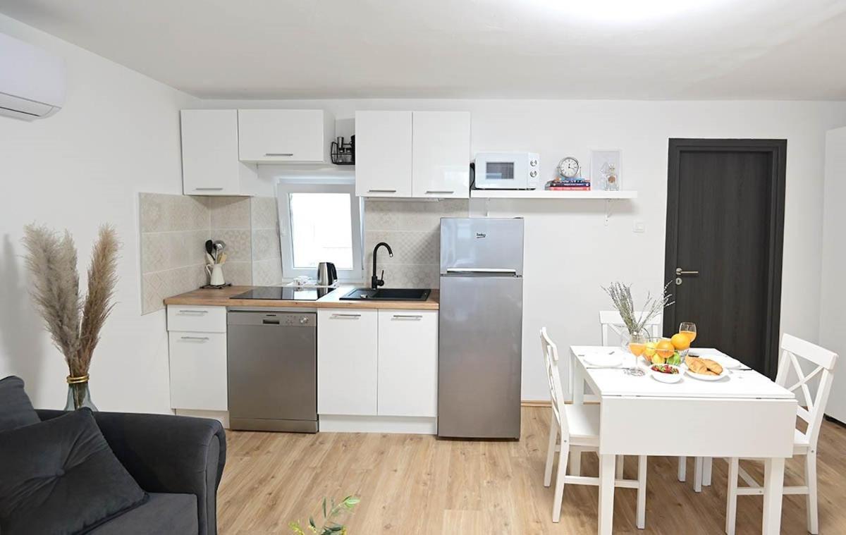 Apartment D & Studio L Dobrinj المظهر الخارجي الصورة