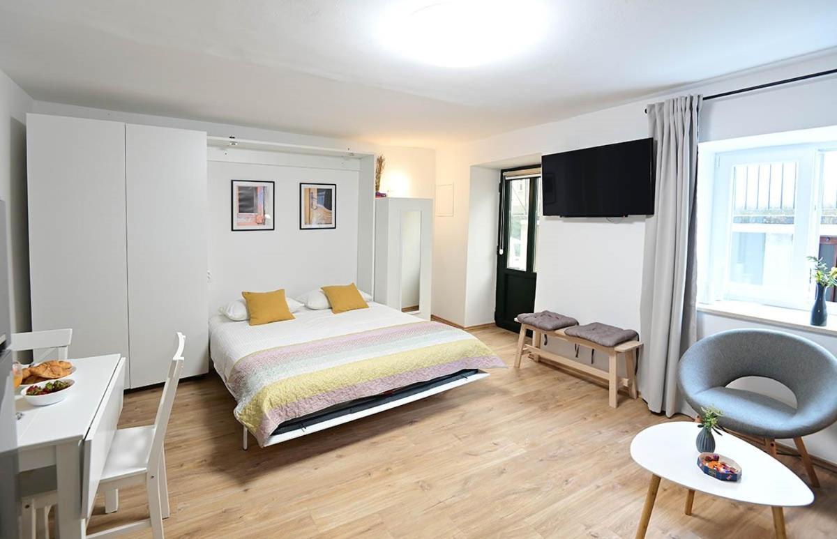 Apartment D & Studio L Dobrinj المظهر الخارجي الصورة