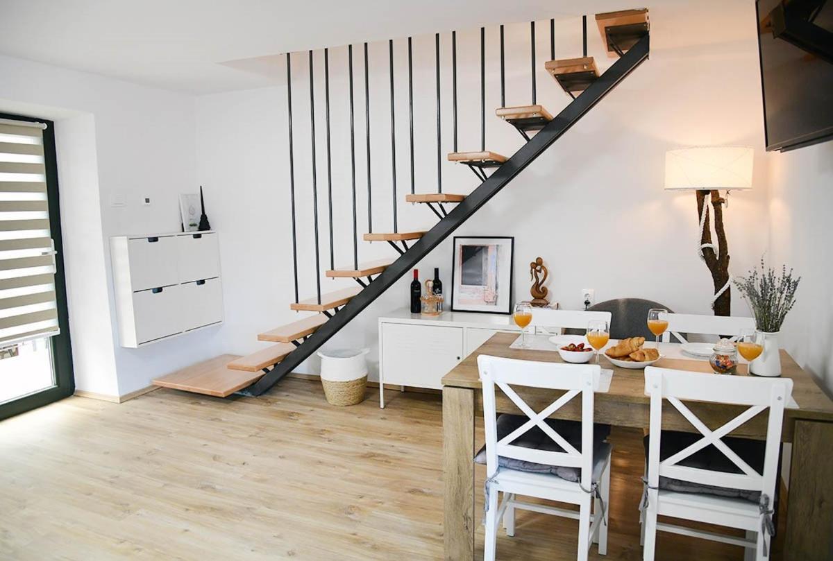 Apartment D & Studio L Dobrinj المظهر الخارجي الصورة