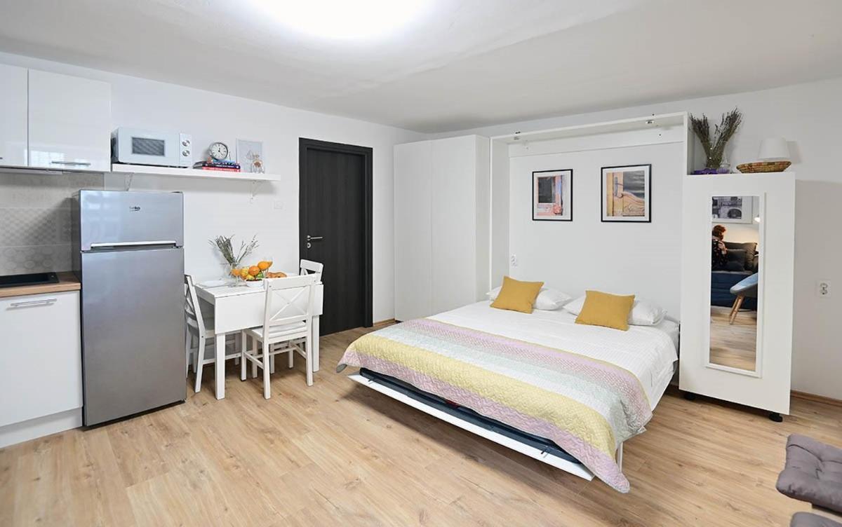 Apartment D & Studio L Dobrinj المظهر الخارجي الصورة