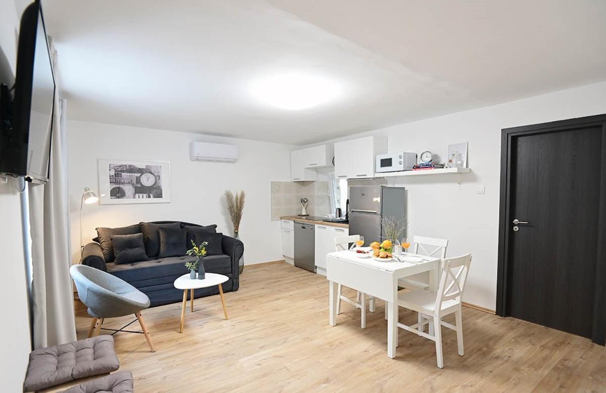 Apartment D & Studio L Dobrinj المظهر الخارجي الصورة