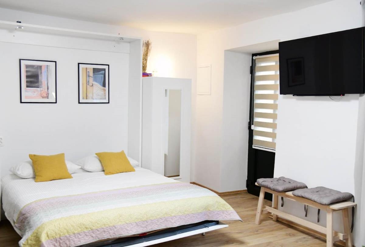 Apartment D & Studio L Dobrinj المظهر الخارجي الصورة
