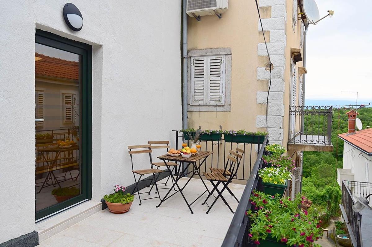 Apartment D & Studio L Dobrinj المظهر الخارجي الصورة