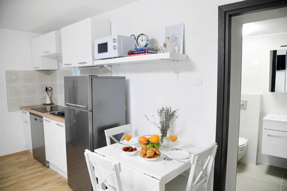 Apartment D & Studio L Dobrinj المظهر الخارجي الصورة