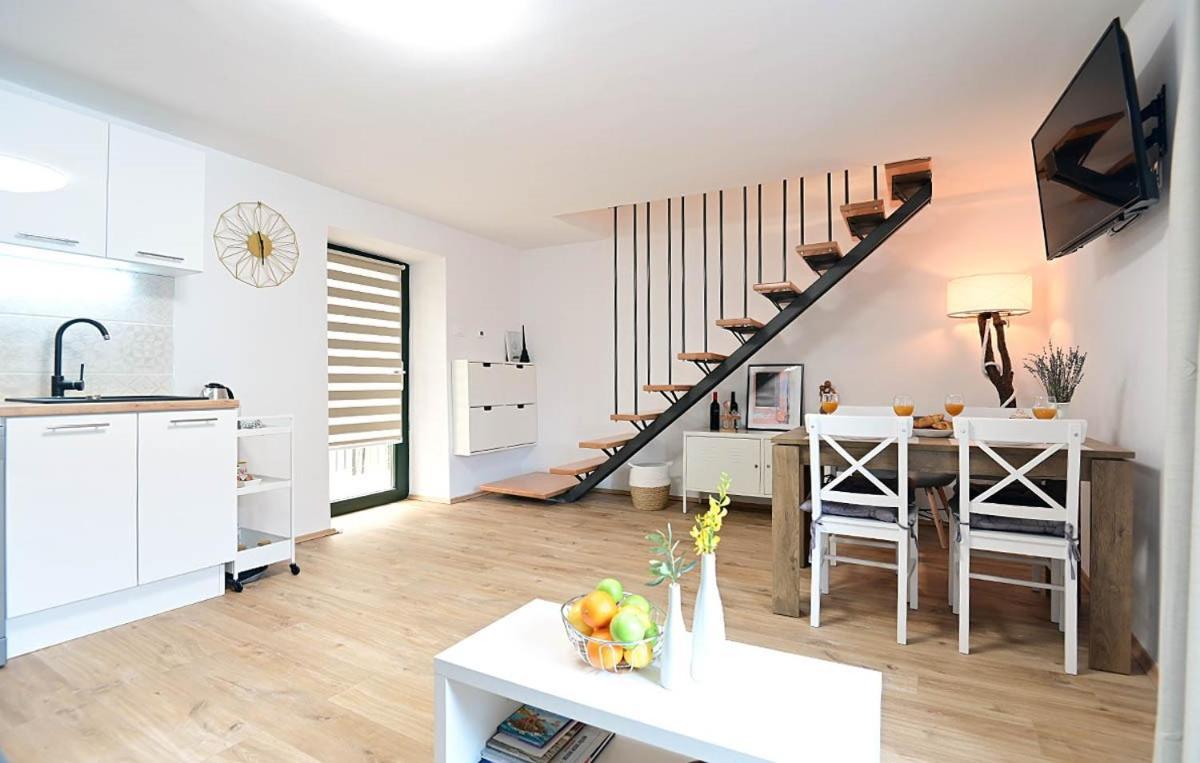 Apartment D & Studio L Dobrinj المظهر الخارجي الصورة